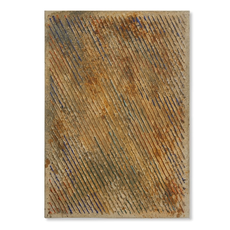 Eine mit oxidiertem Metalloxid und farbigem Kunststoff gestaltete Leinwand im Format 70 cm x 100 cm. Über die mit oxidiertem Metalloxid überzogenen Leinwandfläche ziehen sich von links Oben nach rechts Unten aufgesetzte, farbige Kunststoffpunkte. | mixed-art