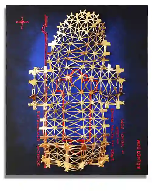 Leinwand im Format 70 cm x 100 cm, mit Grundriss des ursprünglichen Kölner Doms in rotem Kunststoff. Darüber schwebt, leicht gewellt und abgehoben, der Grundriss des neuen Doms mit goldener, teilweiser defekter Struktur. Das Bauwerk das nie fertig wird.