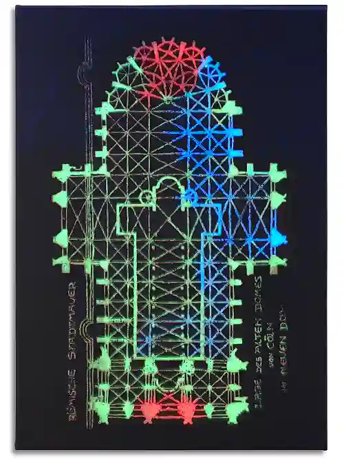 Leinwand im Format 70 cm x 100 cm, mit Grundriss des Kölner Doms aus Neon-Kunststoff auf schwarzer Leinwand, bei Tageslicht zartfarbig, im Dunkeln leuchtend.